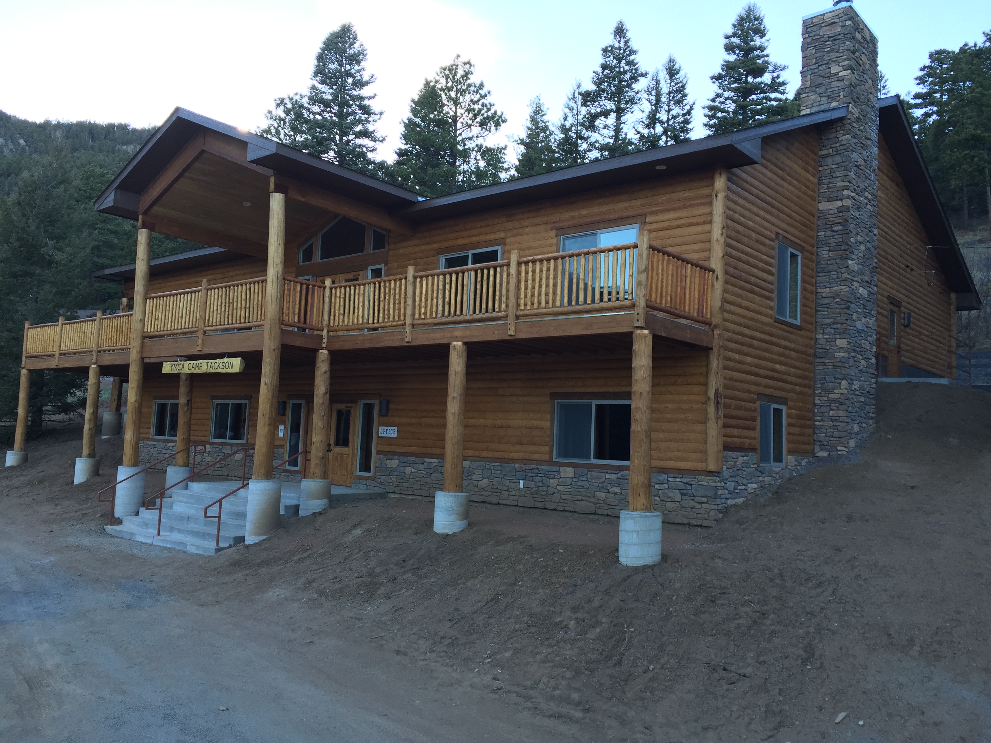 CampMainLodge_exterior